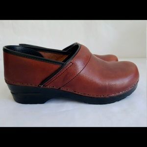 Dansko Professional Clogs Brown Leather Size 39 9
